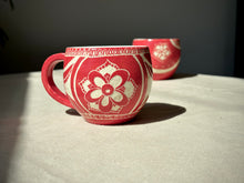 Load image into Gallery viewer, Carved flower mug
