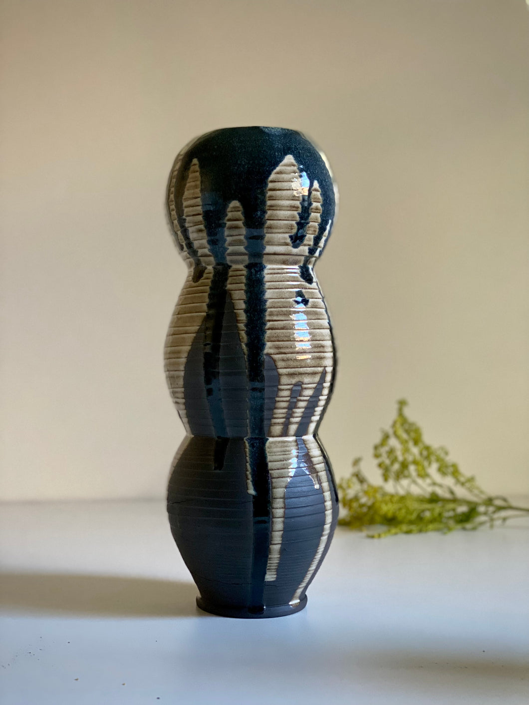 Obsidian tall drip vase (second)